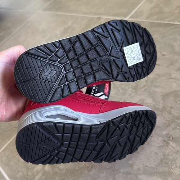 Skechers Sneakers NWT - Picture 6 of 7